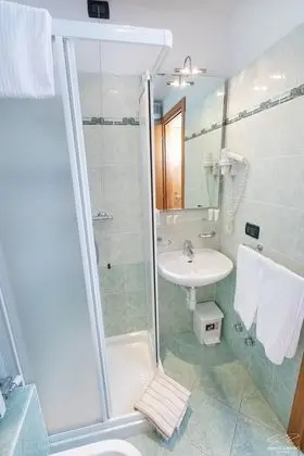 Comfort Tek Büyük veya İki Ayrı Yataklı Oda