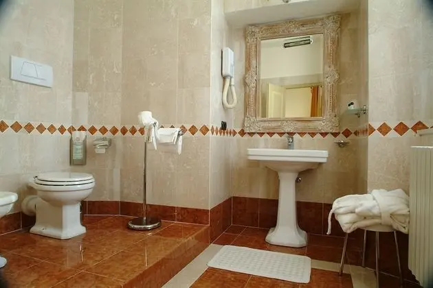Tek Büyük Yataklı Oda, Göl Manzaralı