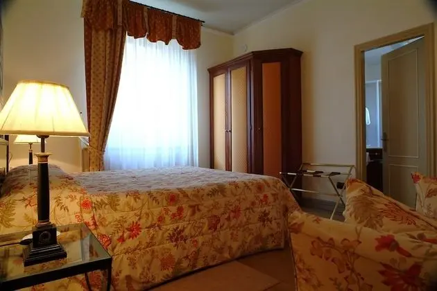 Tek Büyük Yataklı Oda (senza vista)
