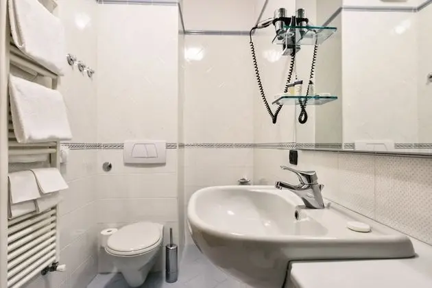 Tek Büyük Yataklı Oda (senza vista)