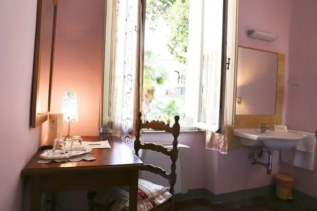 Standard Tek Büyük veya İki Ayrı Yataklı Oda, Ortak Banyo