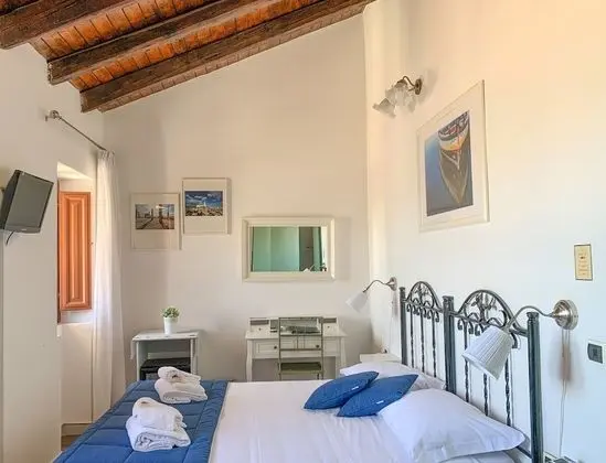Romantic Tek Büyük veya İki Ayrı Yataklı Oda, 1 Çift Kişilik veya 2 Tek Kişilik Yatak (In attic)