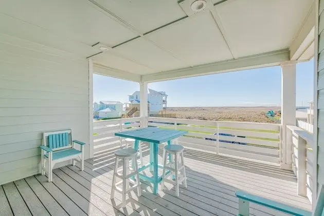 Ev, Birden Çok Yatak, Veranda (Postcard from Paradise)