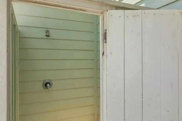 Ev, Birden Çok Yatak, Veranda (Postcard from Paradise)