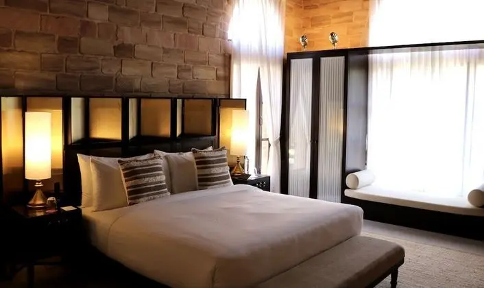 Luxury Oda
