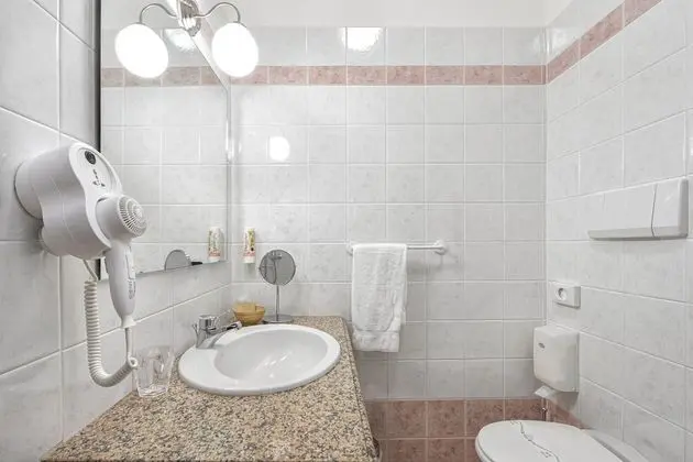 Comfort Tek Büyük Yataklı Oda, Avlu