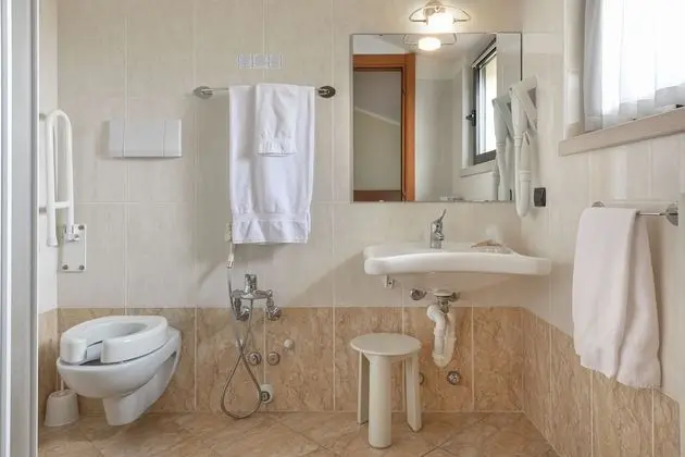Tek Büyük Yataklı Oda, 1 Büyük (Queen) Boy Yatak, Engellilere Uygun, Balkon