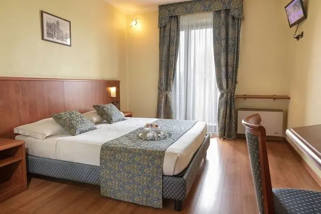 Tek Büyük Yataklı Oda, Balkon, Avlu