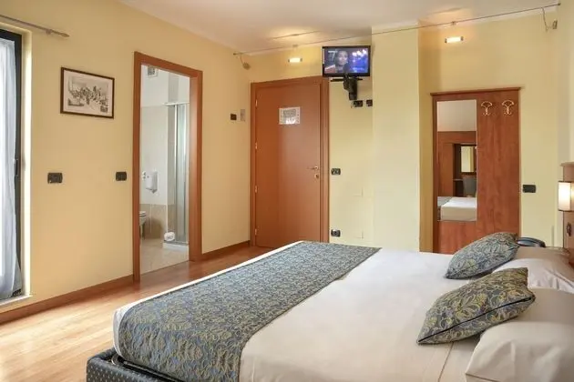 Tek Büyük Yataklı Oda, Balkon, Avlu