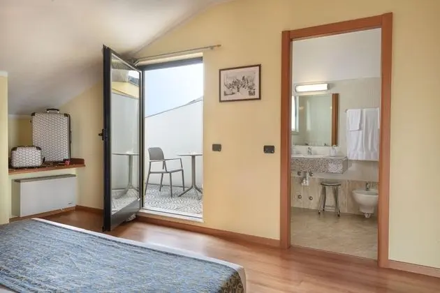 Tek Büyük Yataklı Oda, Balkon, Avlu