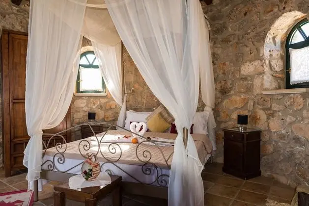Stüdyo, Deniz Manzaralı (Stone Windmill)