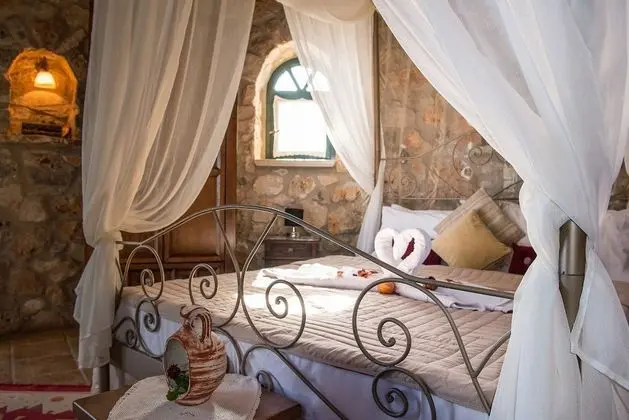Stüdyo, Deniz Manzaralı (Stone Windmill)