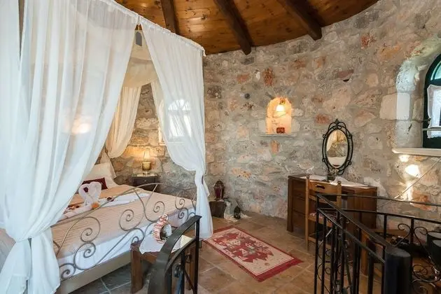 Stüdyo, Deniz Manzaralı (Stone Windmill)