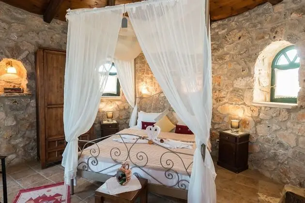 Stüdyo, Deniz Manzaralı (Stone Windmill)