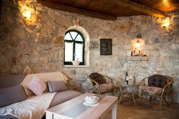 Stüdyo, Deniz Manzaralı (Stone Windmill)