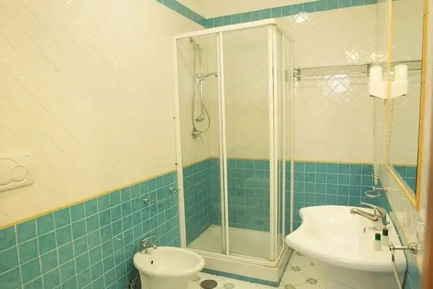 Üç Kişilik Oda