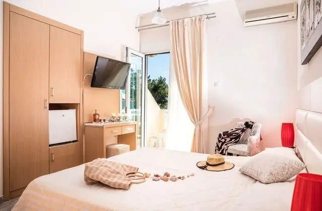 Standard Tek Büyük Yataklı Oda (Double Room with Extra bed)