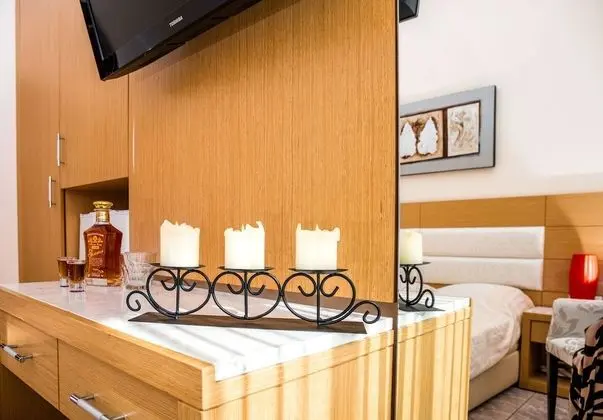 Standard Tek Büyük Yataklı Oda (Double Room with Extra bed)