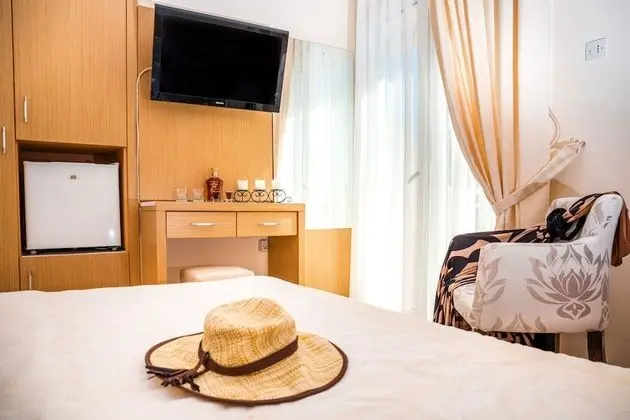 Standard Tek Büyük Yataklı Oda (Double Room with Extra bed)