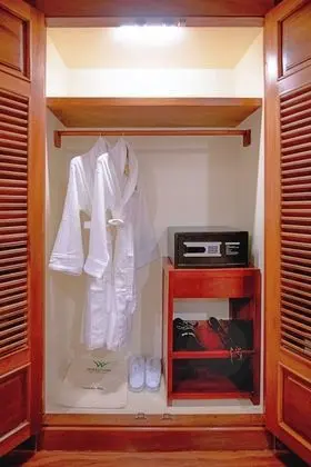 Deluxe King Bed