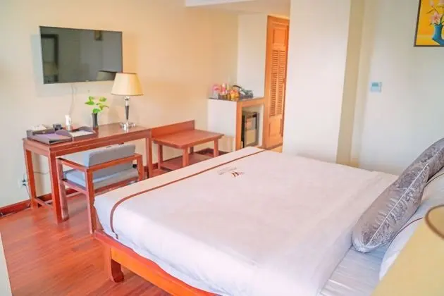 Landmark King Bed
