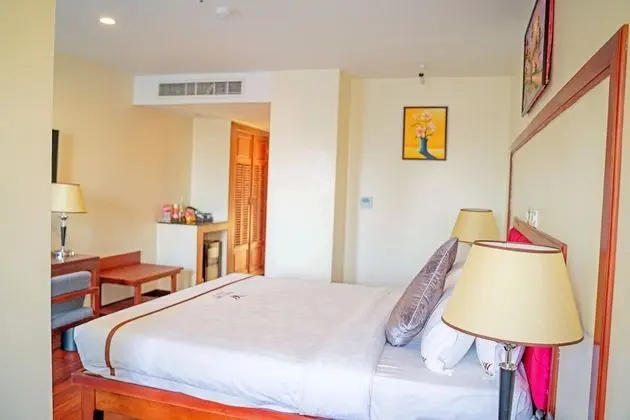 Landmark King Bed
