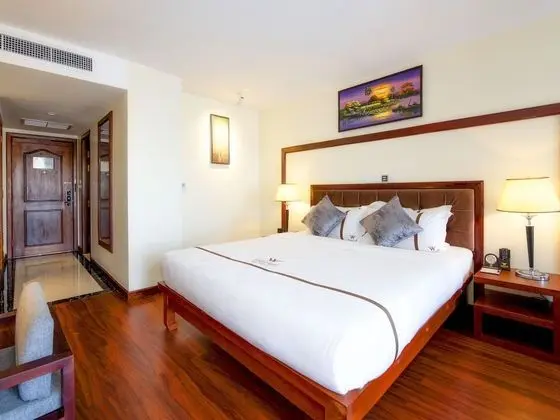 Landmark King Bed
