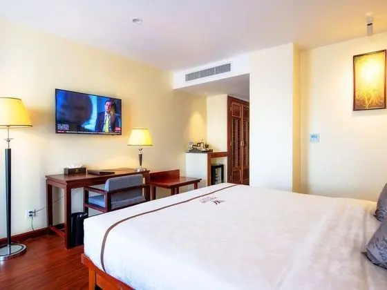 Landmark King Bed
