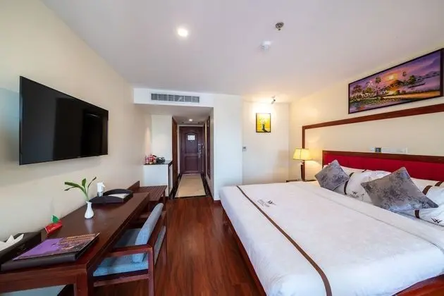 Landmark King Bed