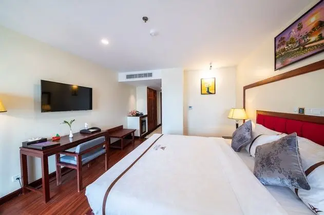 Landmark King Bed