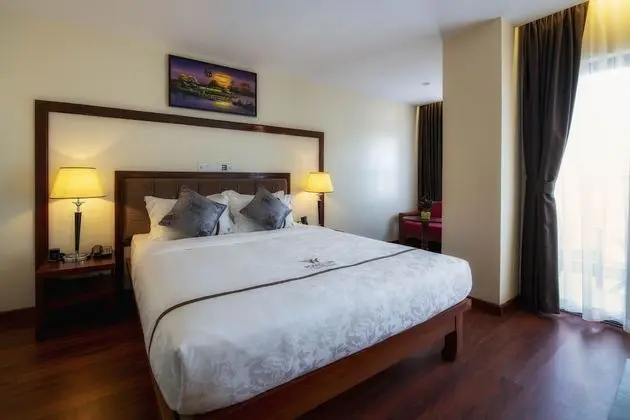 Landmark King Bed