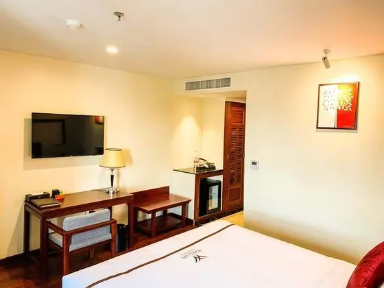 Landmark King Bed