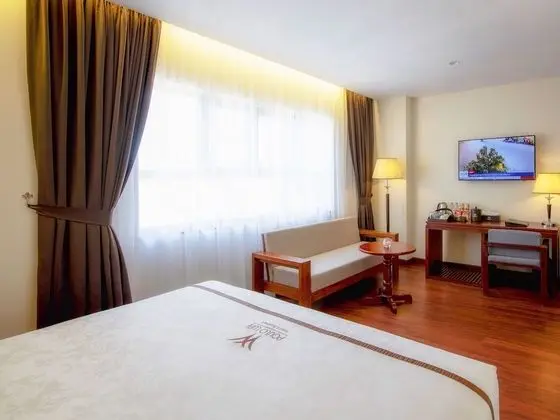 Landmark King Bed