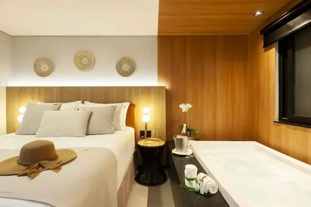 Quarto Luxo com Banheira de Hidromassagem