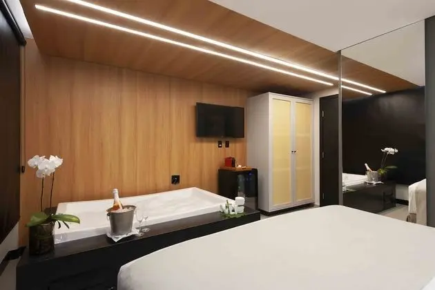 Quarto Luxo com Banheira de Hidromassagem