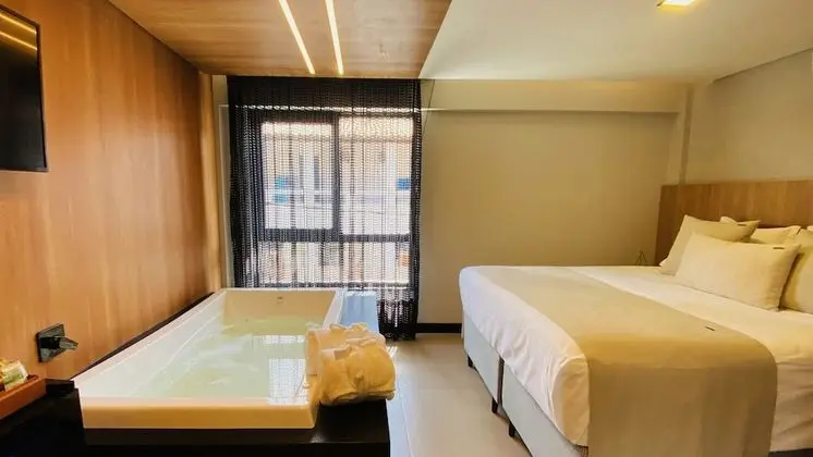 Quarto Luxo com Banheira de Hidromassagem