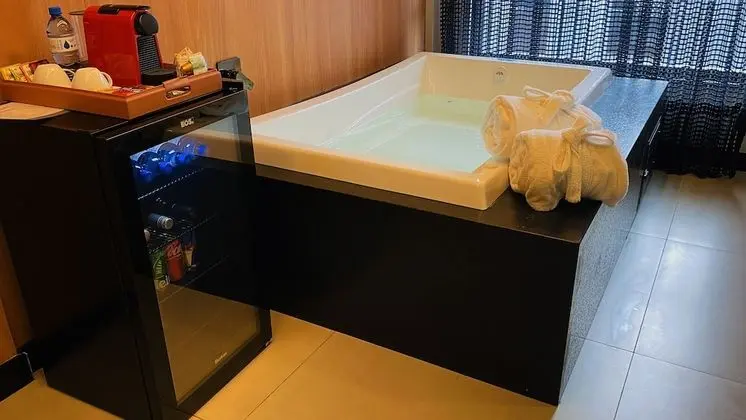 Quarto Luxo com Banheira de Hidromassagem