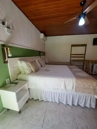 Superior Dört Kişilik Oda, Havuz Manzaralı