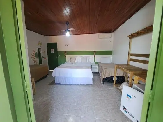 Superior Dört Kişilik Oda, Havuz Manzaralı