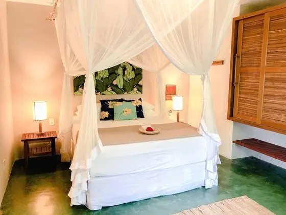 Quarto Deluxe vista parcial para o mar