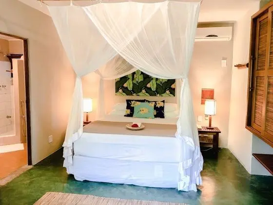 Quarto Deluxe vista parcial para o mar