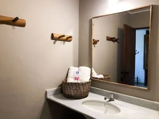 Quarto Deluxe vista parcial para o mar