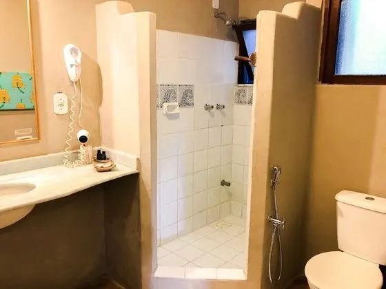 Quarto Deluxe vista parcial para o mar