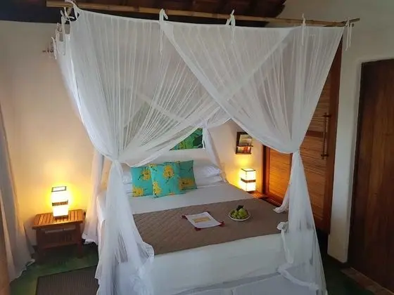 Quarto Deluxe vista parcial para o mar