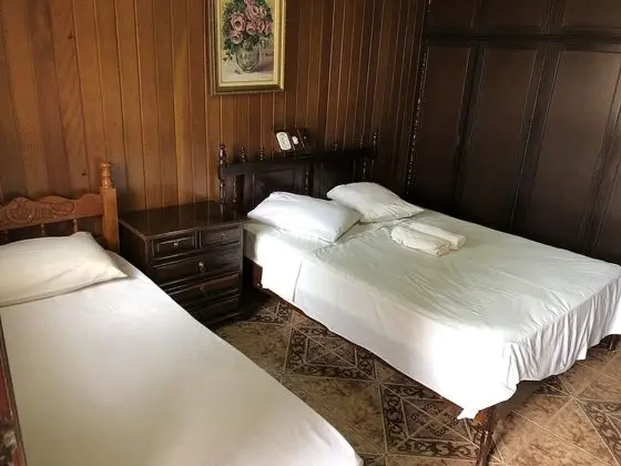Üç Kişilik Oda, Birden Çok Yatak