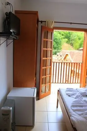 Traditional Tek Büyük Yataklı Oda