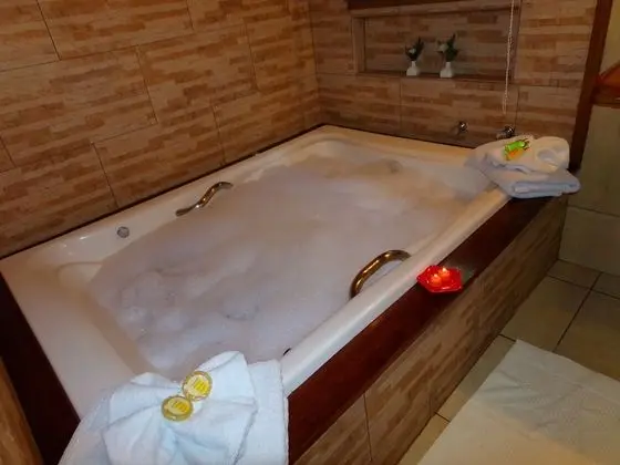 Superior Dağ Evi, Sıcak Su Havuzu