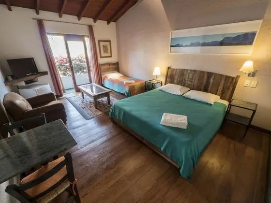 Üç Kişilik Oda, Birden Çok Yatak, Sigara İçilmez, Kısmi Göl Manzaralı