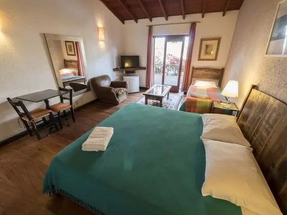 Üç Kişilik Oda, Birden Çok Yatak, Sigara İçilmez, Kısmi Göl Manzaralı