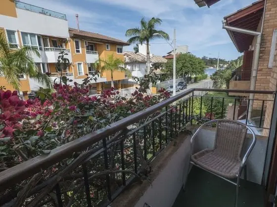 Üç Kişilik Oda, Birden Çok Yatak, Sigara İçilmez, Kısmi Göl Manzaralı